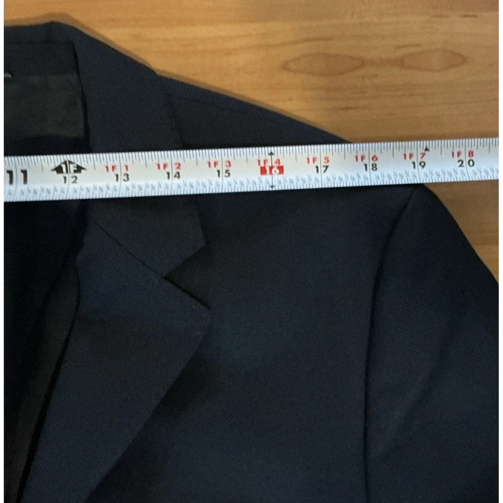 Hugo Boss 100% Virgin Wool Blazer 44R • Navy Blue • Two‑Button &‎ Dual Vent